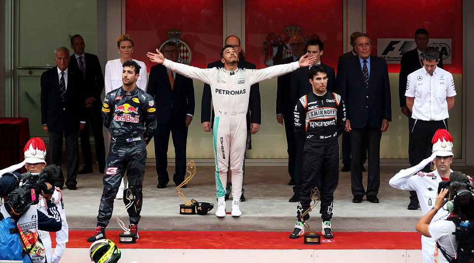 Lewis Hamilton in the middle of the race's second and third positions (Credit: Getty)