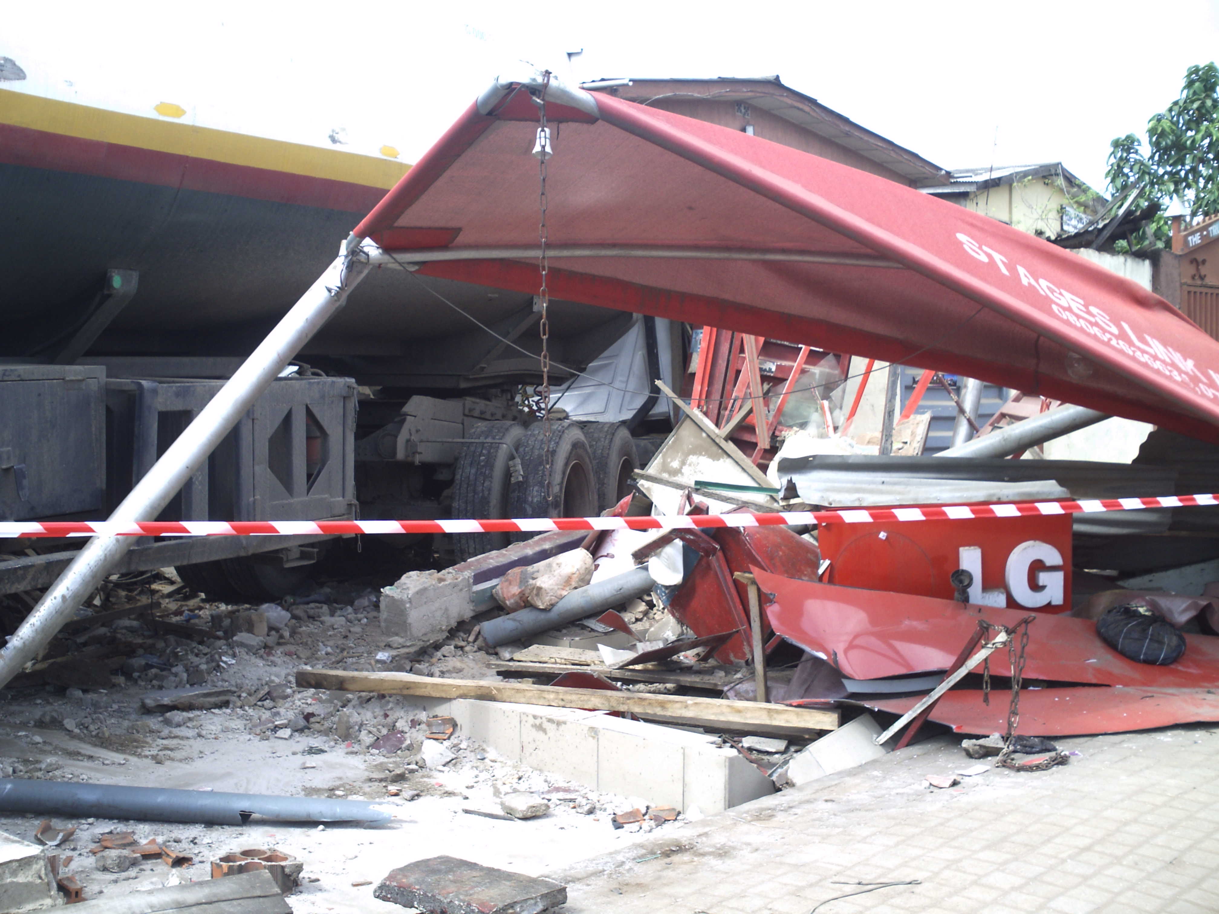 Scene of the accident (Photo: Ayo Olakotan/People&Power)