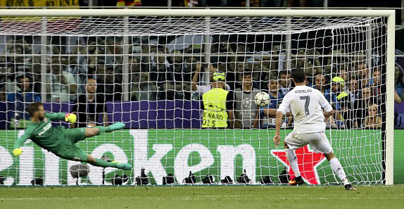 C-Ronaldo takes his penalty