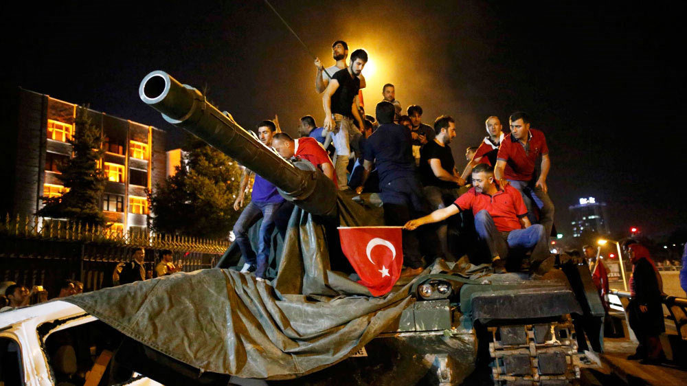 Turks standing on a tank belonging to the pro-coup faction of the military. The Turks defied the coup by taking to the streets and protesting strongly whereas the military had imposed a curfew. (Photo: Reuters)