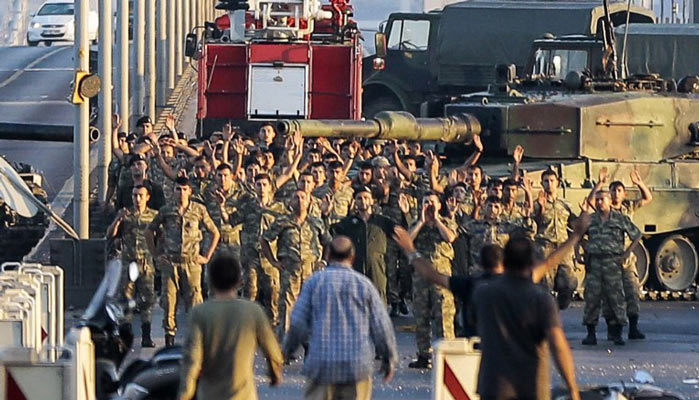 Turkish military personnel surrendering to the government (Photo: Getty)